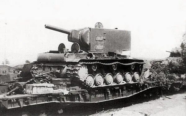 Танк КВ2 захваченный немцами прямо на железнодорожной платформе Июнь 1941 - фото 7