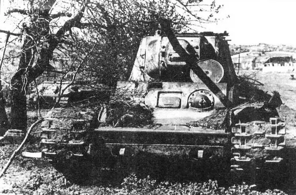 Танк КВ1 подбитый немецкой артиллерией в районе Харькова Весна 1943 года 5 - фото 41