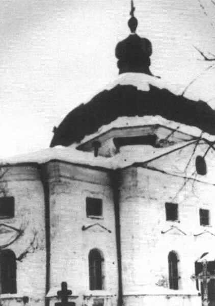 Алтарная часть храма построенная в 1756 году Надгробие на могиле П А - фото 35