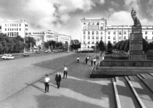 Кишинев площадь Ленина Конец 1950х гг Оригинальная бутылка для коньяка - фото 13