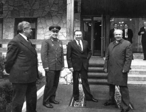 С заместителями и соратниками Б Т Шумилиным К И Никитиным Б А - фото 19