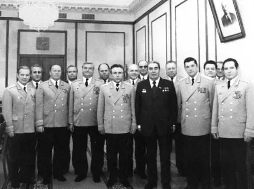 Члены коллегии МВД СССР на встрече с Л И Брежневым 1978 г Разговор с - фото 24