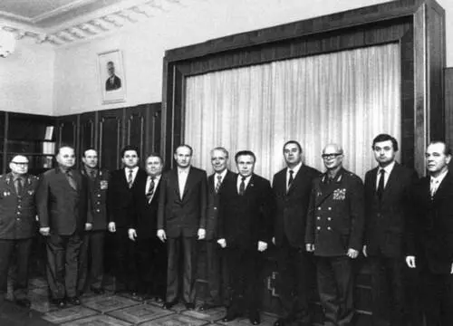 Последний снимок в кабинете министра 19 декабря 1982 г В гостях у Михаила - фото 27