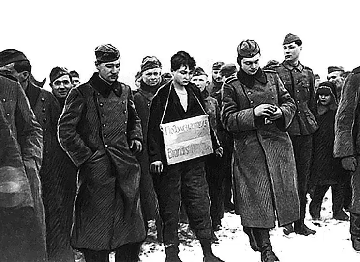 З А Космодемьянская перед казнью Зоя Анатольевна Космодемьянская родилась 8 - фото 61