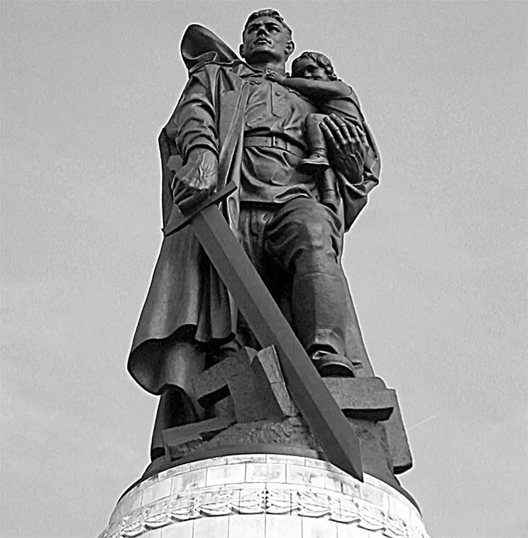 Монумент Воинуосвободителю в Берлине Николай Иванович Масалов родился 10 - фото 78