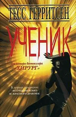 Тесс Герритсен Ученик обложка книги