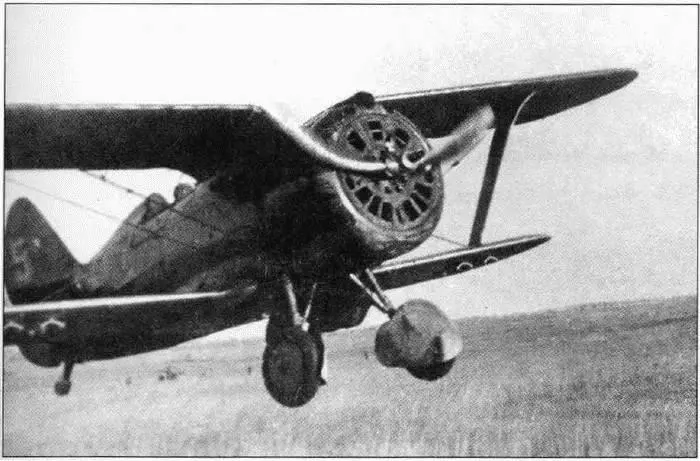 Посадка Чайки на степном аэродроме Летчики Грицевец и Забалуев 1939 г - фото 38