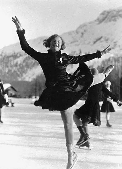 Соня Хени А в 1927 году Соня Хени впервые одержала победу на чемпионате мира - фото 17