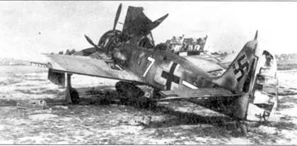 Брошенный истребитель Fw190A8 WkNr 171568 с бортовым номером 7 белого - фото 134