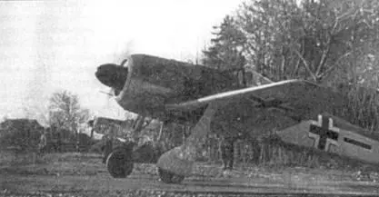 Пара Fw190А2 из IIJG26 перед взлетом аэродром ЭббвильДрукат весна 1942 - фото 14