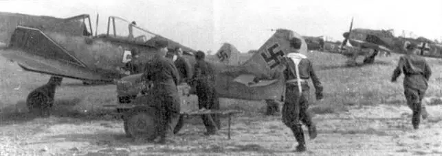 Летчики бегут по тревоге к своим самолетам 19 августа 1942 г началась - фото 34