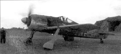 Снимок сделан летом 1942 г в Катвике На этом истребителе Fw190Л2 летал - фото 74