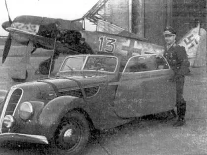 Парадный снимок Пипса Приллера ЛилльВиневилль начало лета 1943 г Майор в - фото 76