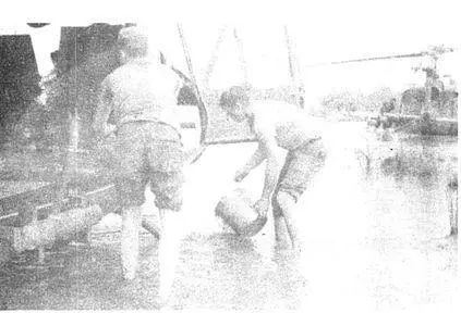 Washing out the blood at the end of a busy day Extraction Doorgunners - фото 27
