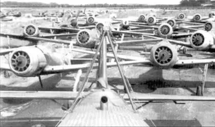 К моменту окончания войны на базе Фленсбург скопились десятки Fw 190А и D в - фото 111