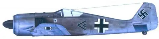 8 Fw 190А3 капитан Генрих Краффт август 1942 года 9 Fw 190А5 майор - фото 120