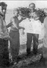 27августа 1943 года аэродром Большая Рудка Улыбающийся оберфельдфебель - фото 54