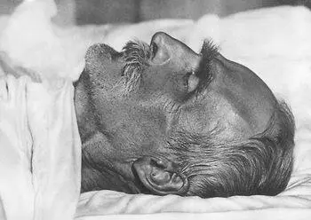 Рис15 Пилсудский на смертном одре 12 мая 1935 г но завещанная им догма - фото 16