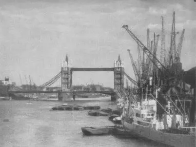 Темза у Тауэрского моста От первых скромных доков конца XVI начала XVII века - фото 115