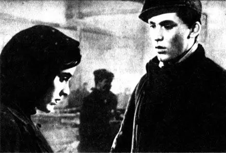 Инна Гулая и Владимир Ивашов в фильме Тучи над Борском Кадры из фильма - фото 26