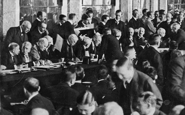 Подписание Версальского мира Эмиль Гаха Конрад Генлейн - фото 9
