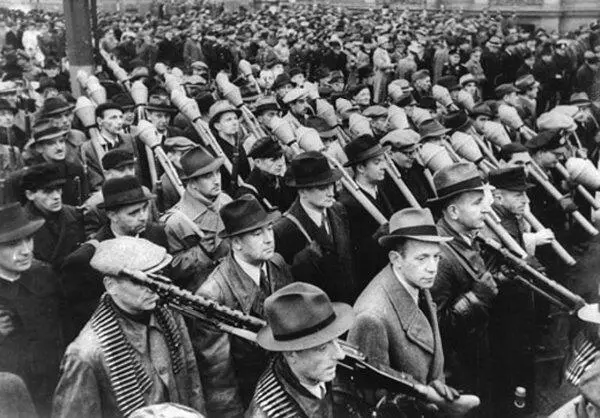 Фольксштурм Советские войска в Берлине Советские самолеты в небе над - фото 59