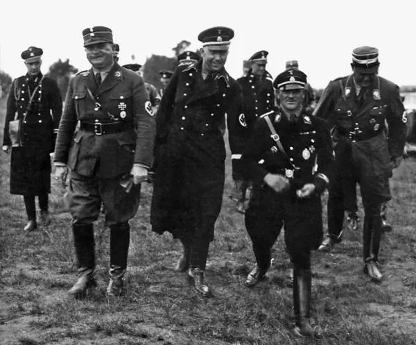 Эрнст Рём Генрих Гиммлер Йозеф Зепп Дитрих 1933 г Однако требования - фото 3
