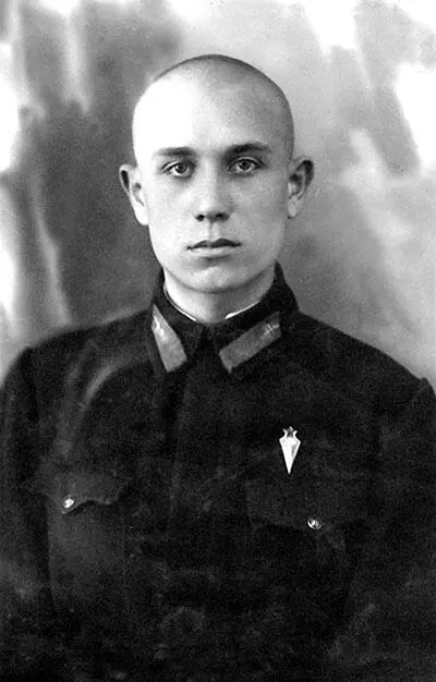 1939 г Курсант школы летчиков Г Урвачёв Самолет пришлось выкапывать из - фото 1
