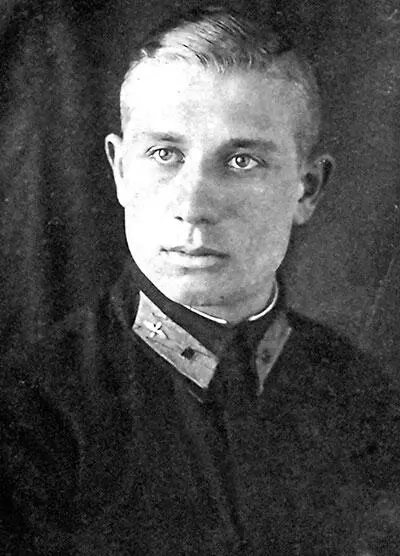 1940 г Младший летчик 34го иап младший лейтенант Г Н Урвачёв 1940 г - фото 2
