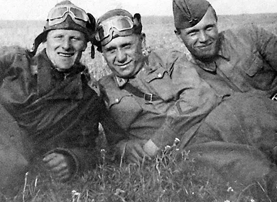 1941 г В летних лагерях Липицы перед войной Мл лейтенант Г Н Урвачёв в - фото 4