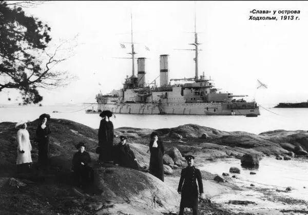 Слава в Гельсингфорсе зима 191314 г На заднем плане видны линкоры Андрей - фото 154