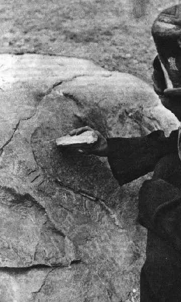 Путешественники становятся свидетелями нанесения наскального рисунка не - фото 15