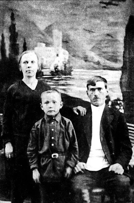 Мой отец обладал крепким природным умом мать была неграмотной 1922 г Справа - фото 4