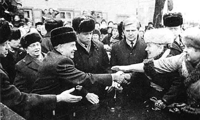 В марте 1985 г Генеральным секретарем ЦК КПСС был избран МГорбачев Восторг - фото 29