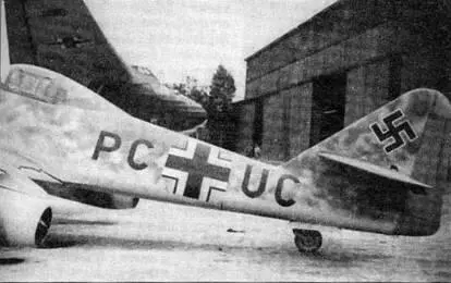 Задняя часть фюзеляжа Мессершмитта Ме262 V3 PCUC хорошо видно заднее - фото 74