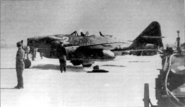 Me 262 А1 аиЗ принадлежащий к Команде Браунегга Снимок сделан во Франции - фото 27