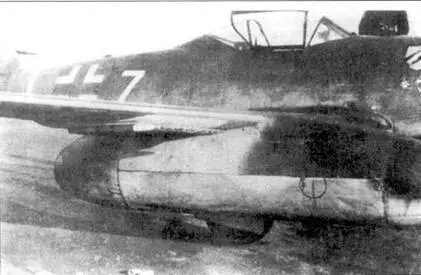 Me 262 AIa из 9JFG 7 Под крылом видны направляющие для ракет R4M Зато - фото 6