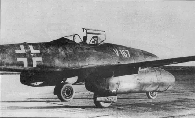 Другой снимок Me 262 A1a использовавшегося для тестов под обозначением V167 - фото 19