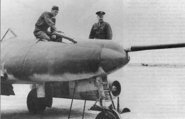 Me 262 A1aU4 WNr 111899 с пушкой МК 214А летом 1945 г после захвата - фото 24