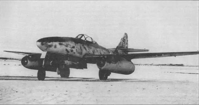 Me 262 A1aJaho с двумя бомбами SC 250 на бомбодержателях Wikingenschiff - фото 31