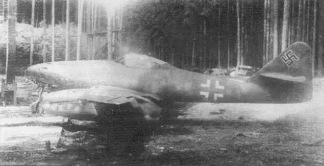 Me 262 А1a на импровизированном аэродроме занятом американскими войсками - фото 34