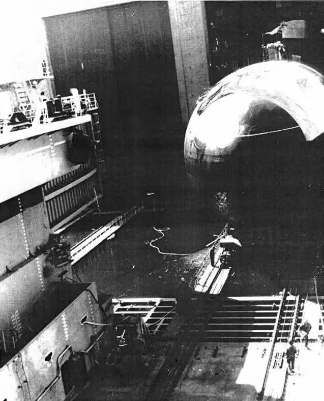 Вывод атомной подводной лодки из эллинга в передаточный док на судостроительном - фото 18