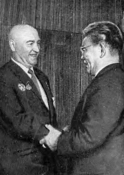 В МНР спустя 30 лет Тов Цеденбал и Б Смирнов Как раз в этот день наши - фото 20