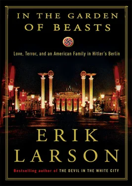 Erik Larson In the Garden of Beasts обложка книги