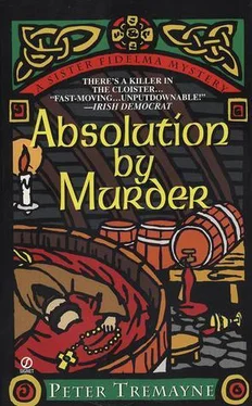 Peter Tremayne Absolution by Murder обложка книги