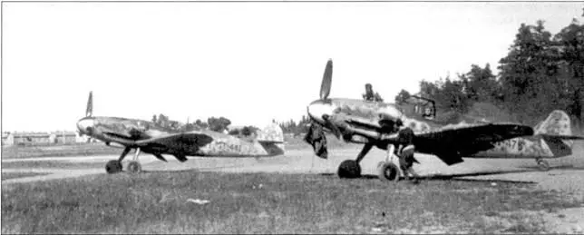 Истребители Bf 109G из 3Н LeLv24 сфотографированы на аэродроме Лаппиинранта - фото 115