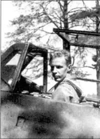 Командир 3Н LeLv24 1й лейтенант Киюсти Кархила снимок 2 июля 1944 г - фото 125