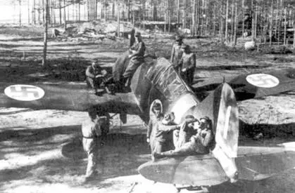 Истребитель Брюстер с бортовым кодом BW371 аэродром Суулаярви июнь 1943 г - фото 81