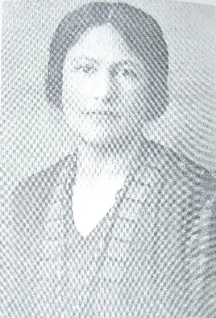 СВ Луцкая жена поэта СА Луцкий с сестрой и матерью Примечания 1 Тем - фото 2