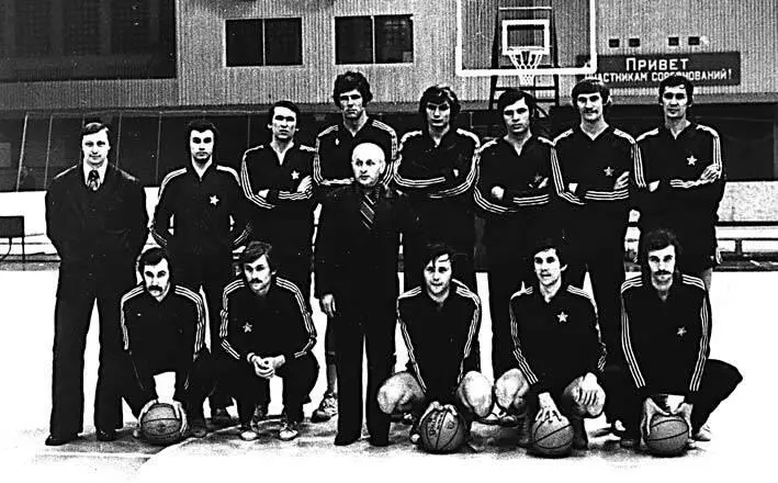 ЦСКА образца 1979 года Сидят слева направо Белов Арзамасков Милосердов - фото 53